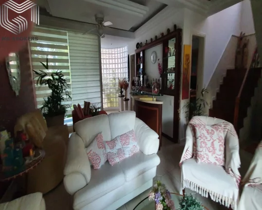 Imagem Casa em Condomínio de Alto Padrão no Recreio dos Bandeirantes, RJ: 3 suítes, 4 vagas, 558m² de luxo! Pfoximo a Praia