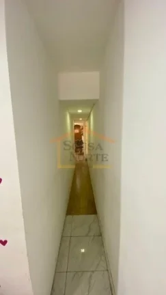 Imagem Sobrado com 4 dormitórios, sendo 3 suítes, uma delas com varanda e duas externas. Conta com banhei...