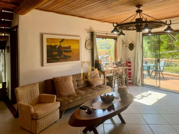 Casa em Condomínio no Estilo Casa de Campo com Vista para as Montanhas, 3 Quartos em Vargem Grande , Teresópolis-RJ