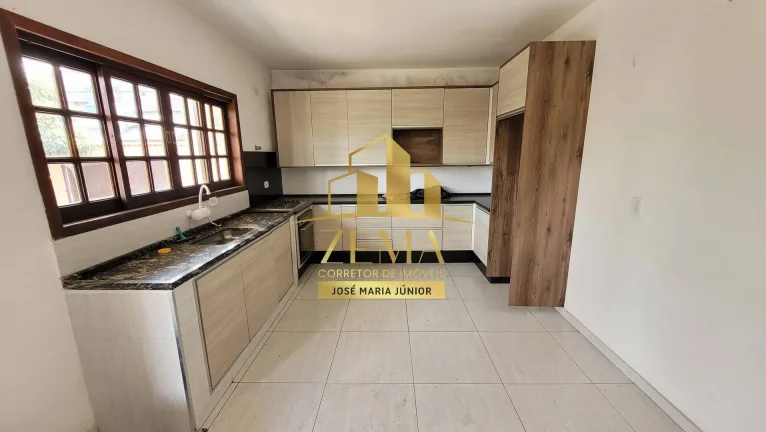 Imagem Casa com 03 dorms (01St),02 wc, Ambientes Amplos, Lavanderia, Churrasqueira