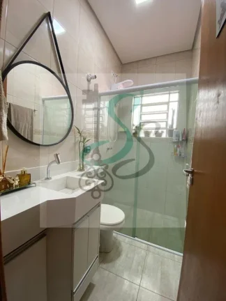 Imagem Venda de casa no Jardim Interlagos, Hortolândia. Casa com 2 dormitórios com armários e piso laminado , sala, cozinha com armários planejados e