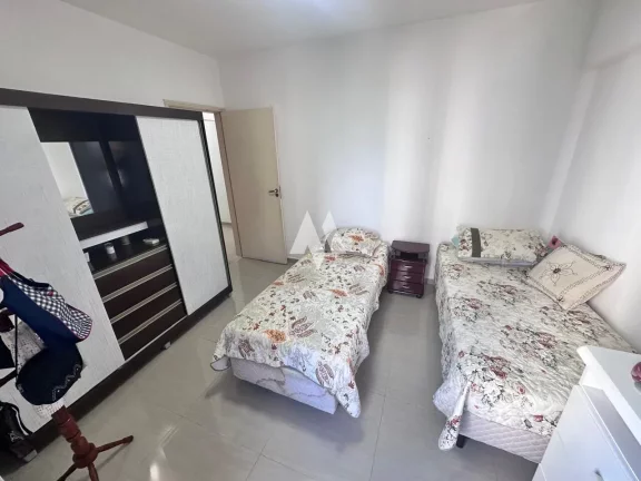 Imagem Apartamento de 1 Dormitório na Ponta da Praia - Vista Livre e Vaga de Garagem!