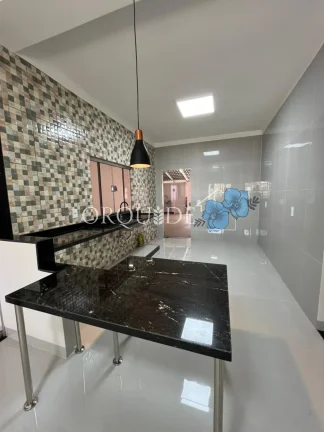 Imagem Casa à venda no bairro Eldorado em Rio Verde-GO: 3 quartos, 1 suíte, 1 sala, 2 banheiros, 4 vagas de garagem, 200m² de área