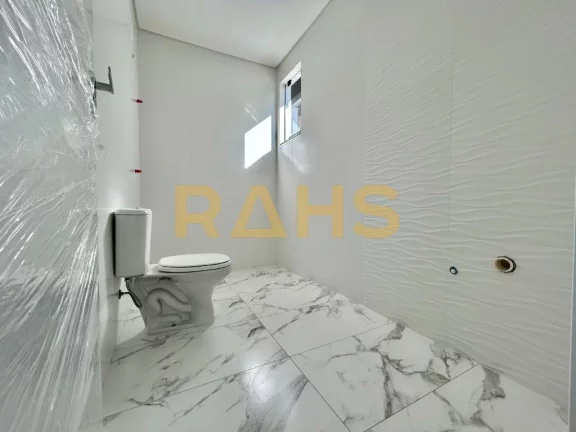 Imagem Linda casa recém construída com 1 suíte e 2 quartos, sacada com churrasqueira e 2 vagas de garage...