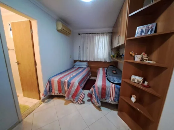 Imagem PRÉDIO FRENTE AO MAR NA ASTÚRIAS, APARTAMENTO COM 4 SUÍTES, 2 VAGAS PARA AUTO.