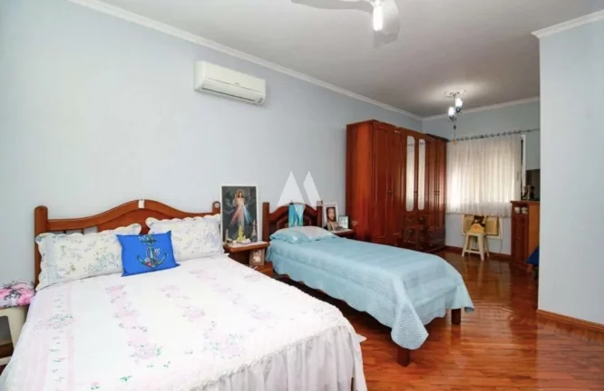 Imagem Casa isolada á venda em Santos !