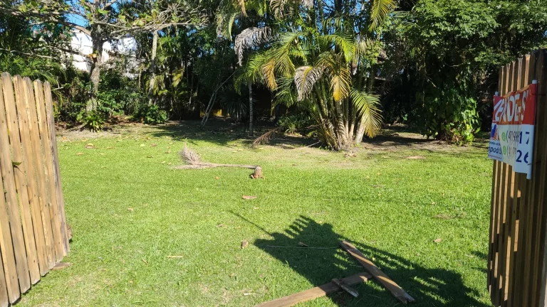 Imagem VENDIDO PELA MOVA! Casa com dois terrenos, quadra mar em Itapoá