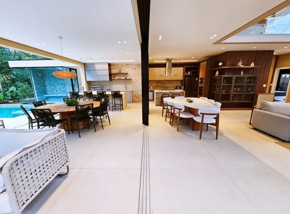 Imagem Casa de Luxo à Venda na Riviera de São Lourenço Módulo 16: 5 Quartos, 5 Suítes, Piscina e Área Gourmet