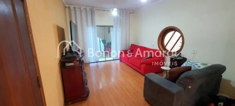 Imagem Excelente casa com 3 dormitórios, sendo 1 suíte com varanda, banheiro social, e um living amplo qu...