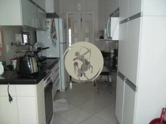 Imagem EXCELENTE APARTAMENTO, PRÓXIMO AO ORQUIDÁRIO A MEIA QUADRA DA PRAIA, 2 VAGAS EM ÓTIMO ESTADO. VIS...