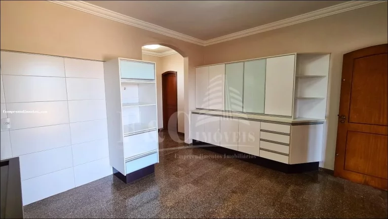 Imagem Casa para Venda em Limeira, Centro, 4 dormitórios, 2 suítes, 2 banheiros, 4 vagas