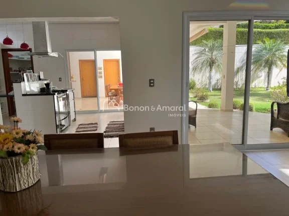 Imagem Este agradável sobrado combina aconchego e conforto em um projeto arquitetônico harmonioso, com am...
