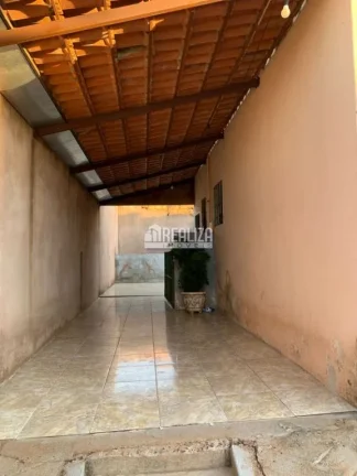 Imagem Casa padrão à venda no Residencial Rio de Janeiro, Uberaba: 2 dormitórios e garagem!