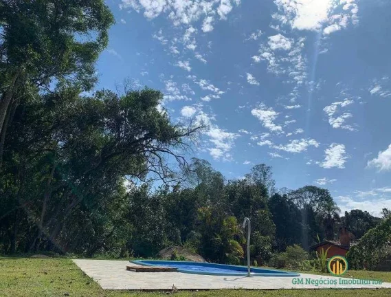 Imagem Chácara com lago e piscina 2 casas 2.700m2 de área a apenas 50km de SP