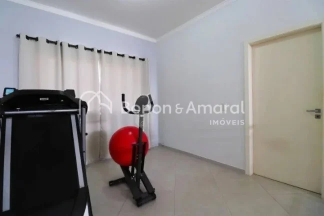 Imagem Casa à venda em condomínio fechado em Campinas - SP. 
Linda casa assobradada com amplo living para...