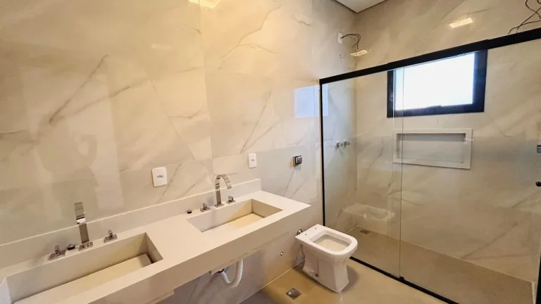 Imagem CASA 4 SUÍTES EM CONCEITO ABERTO COM ACABAMENTO DE ALTO PADRÃO CONDOMÍNIO CYRELLA