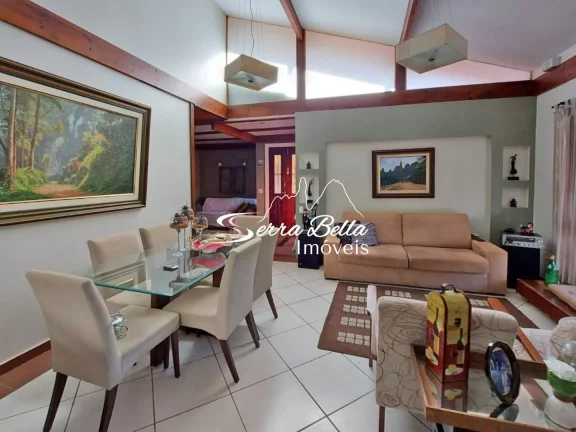 Casa com 4 dormitórios à venda, 250 m² por R$ 680.000,00 - Barra do Imbuí - Teresópolis/RJ