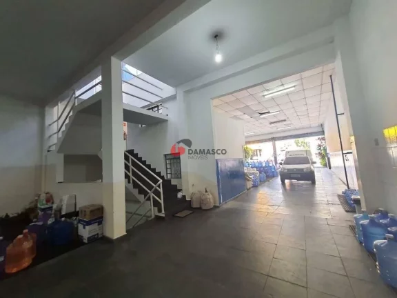 Imagem Casa à venda com 3 Quartos, 3 Suites, 3 Vagas, 751M², Utinga, Santo André - SP
