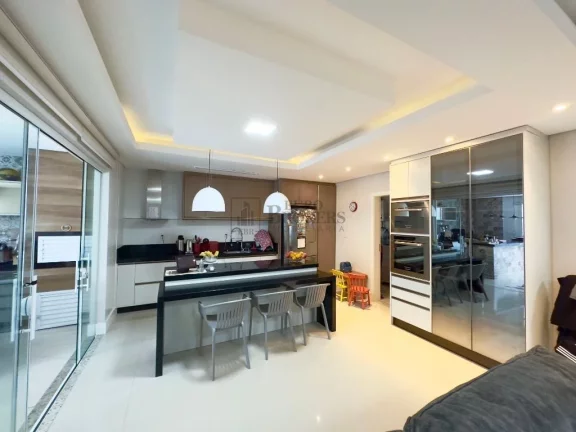 Imagem Belíssima casa com 4 Suítes e 4 vagas no Caledonia