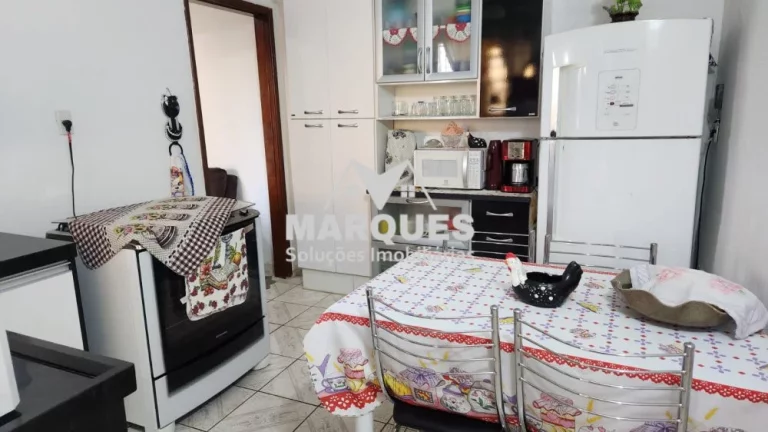 Imagem Oportunidade Ter. de 250m² com 2 Casas no Jd. Campos Verdes