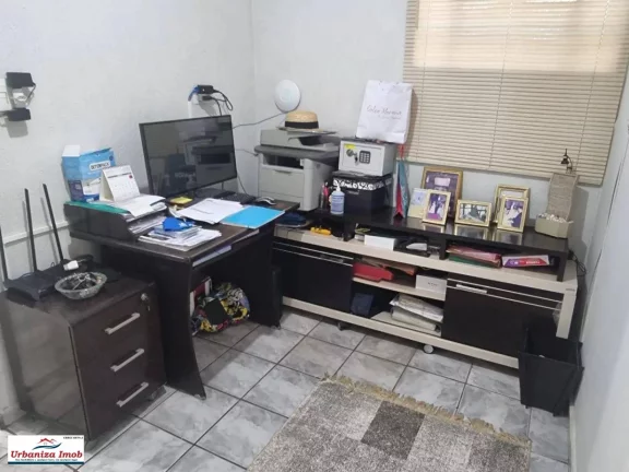 Imagem Casa Térrea à Venda no Centro de Campo Grande/MS contendo 1 Suíte + 2 Dormitórios + Sala Ampla e 3 Vagas em 204,16 m2 de Área Útil + 500 m2 de Terreno