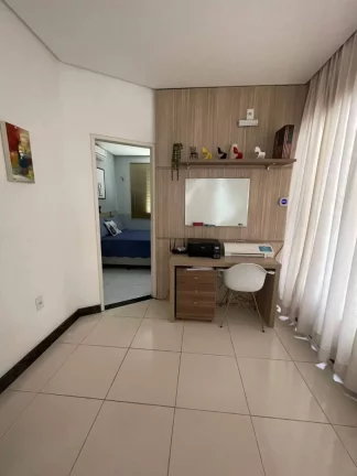 Imagem Casa no Aeroporto: 3 Quartos, 2 Suítes, 230m² e 3 Vagas de Garagem - Confira!