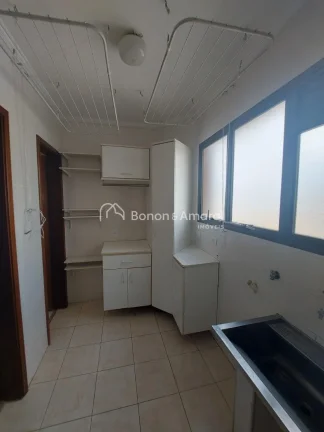 Imagem Apartamento amplo e bem localizado no Balão do Castelo, ao lado da Padaria Nico. Conta com sala par...