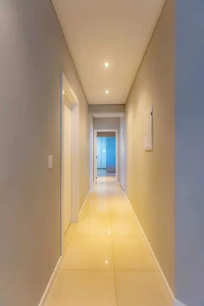 Imagem Apartamento com 2 demi suítes e 1 suíte, 2 vagas de garagem no Centro de Balneário Camboriú