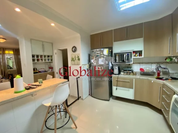 Imagem Sobrado com quintal, 3 dormitórios e garagem coberta à venda no bairro da Ponta da Praia em Santos R$ 1.065.000,00
