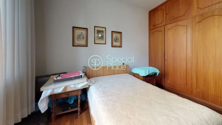 Imagem Apartamento super espaçoso com 325m2 de área privativa, 3 dormitórios ( 1 suíte) e 2 vagas na ga...