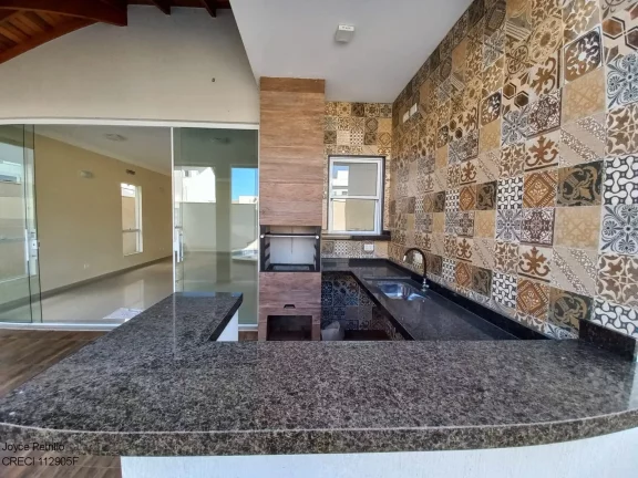 Imagem Casa de Alto Padrão à Venda em Condomínio Fechado na Cidade Litorânea de Peruíbe.