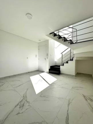 Imagem Cobertura Duplex com 3 dormitórios sendo 1 suíte e 2 vagas no bairro Bom Jesus -São José dos Pinhais