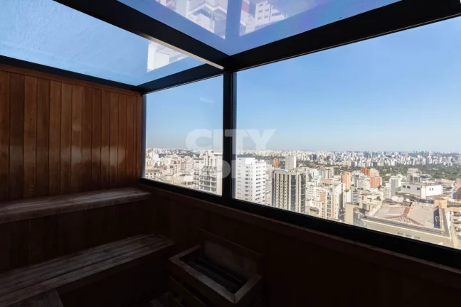 Imagem Apartamento reformado de 354m², com quatro suítes, sendo uma máster com closet,, hall, lavabo, sa...