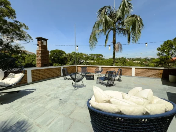 Imagem Imóvel de luxo em Cotia-SP: Casa à venda ou locação com 7 quartos, 5 suítes, 3 salas e 2.500 m² de área em Chácaras dos Lagos.
