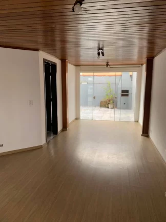 Imagem Sobrado no Boqueirão - Frente para Rua - R$530 mil