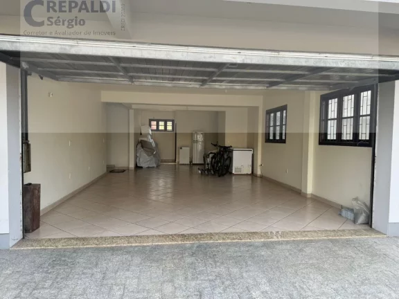 Imagem Impecável casa à venda em Bairro Michel Criciúma-SC, Centro: 3 quartos, 1 suíte, 2 salas, 3 banheiros, 4 vagas de garagem, 200m² de área.