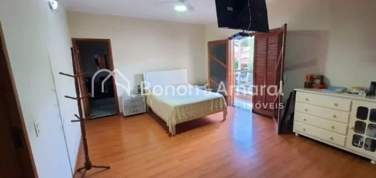 Imagem Excelente casa com 3 dormitórios, sendo 1 suíte com varanda, banheiro social, e um living amplo qu...