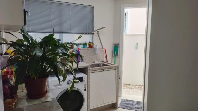 Imagem Casa / Sobrado para Venda em Palhoça / SC no bairro Pagani