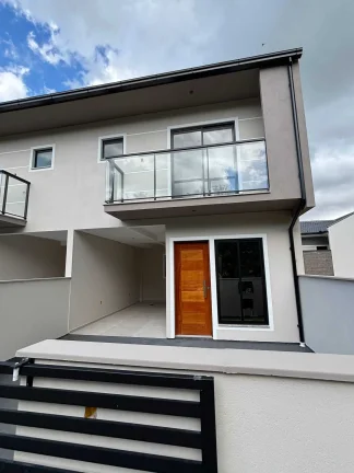 Imagem Casa com 2 dormitórios sendo 2 suítes e 1 vaga de garagem em São José/SC