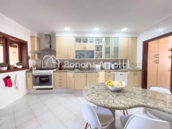 Imagem Essa linda casa esta disposta em três pavimentos sendo a área de lazer, gourmet, home theater, pis...
