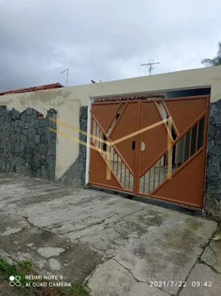 Excelente casa solta dos dois lados, bem ventilada