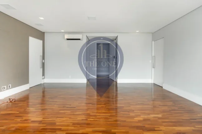 Imagem Venda de Apartamento de Luxo com 3 Quartos e 3 Suítes na Vila Uberabinha, São Paulo-SP: 184 m², 2 Salas, 5 Banheiros e 3 Vagas.