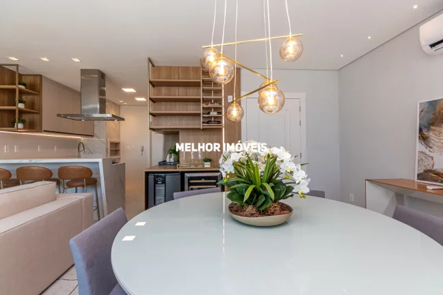 Imagem Apartamento à venda com 4 quartos sendo 2 suítes e 2 vagas de garagem localizado em Balneário Camboriú