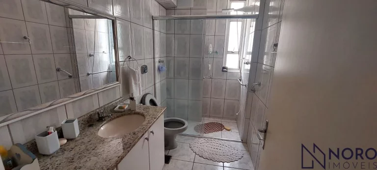 Imagem Apartamento com 2 dormitórios + dependência completa e 1 vaga de garagem na Andr