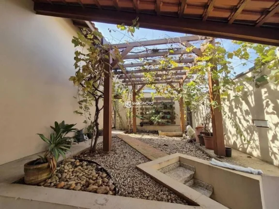 Imagem Casa com 3 dormitórios à venda, 210 m² por R$ 960.000,00 - Jd Porangaba - Águas de São Pedro/SP
