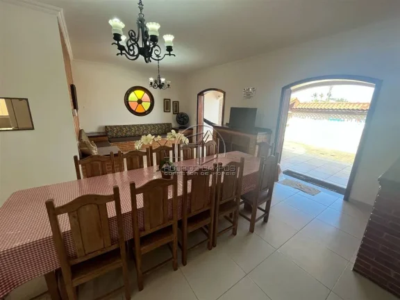 Imagem Espaçosa Casa Térrea 4 Quartos com Piscina em Agenor de Campos
