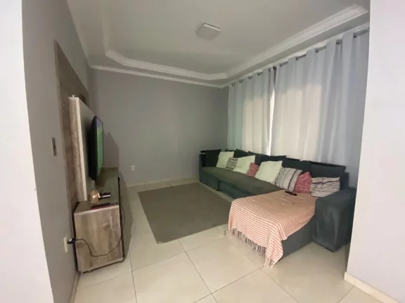 Imagem Charmosa Casa à Venda no Bairro Village, Tatuí, SP!