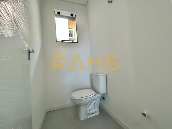 Imagem Linda casa recém construída com 1 suíte e 2 quartos, sacada com churrasqueira e 2 vagas de garage...