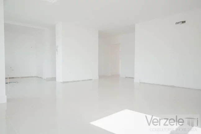 Imagem Apartamento 4 ou + dormitórios para Venda em Itajaí / SC no bairro Praia Brava