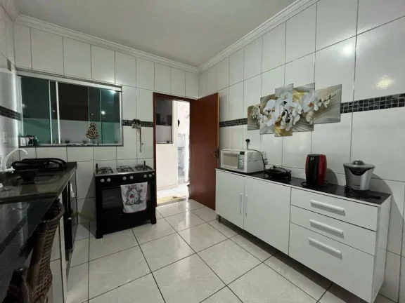 Imagem Cobertura com Potencial para Terraço – 2 Quartos, Sacada e Excelente Localização!